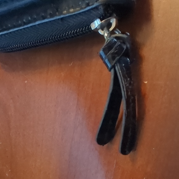 Kenneth Cole Reaction Zipper and button wallet - Picture 13 of 13